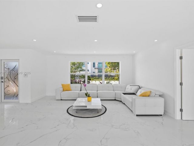 Home for rent at 2816 NE 35th St - photo 7482084