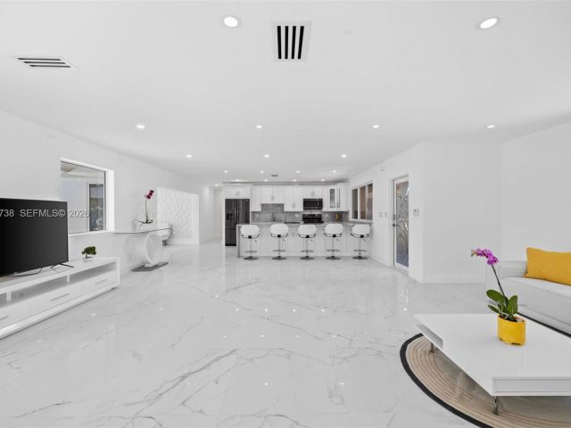 Home for rent at 2816 NE 35th St - photo 7482086