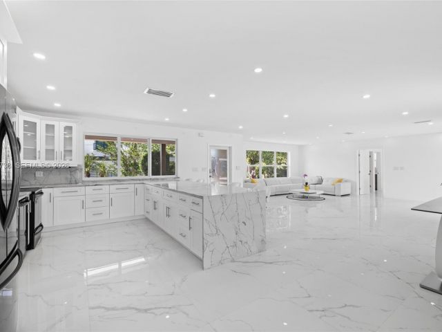 Home for rent at 2816 NE 35th St - photo 7482088