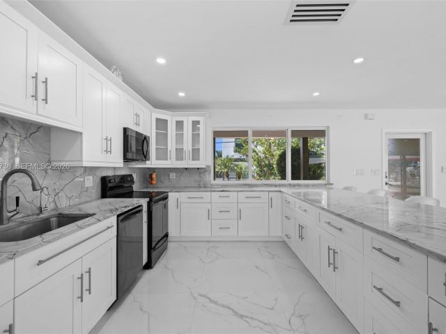 Home for rent at 2816 NE 35th St - photo 7482089