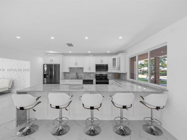 Home for rent at 2816 NE 35th St - photo 7482091