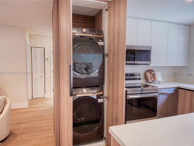 Home for sale at 1524 NE 31st Ct - photo 7507088