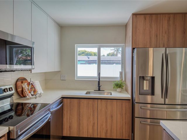 Home for sale at 1524 NE 31st Ct - photo 7507089