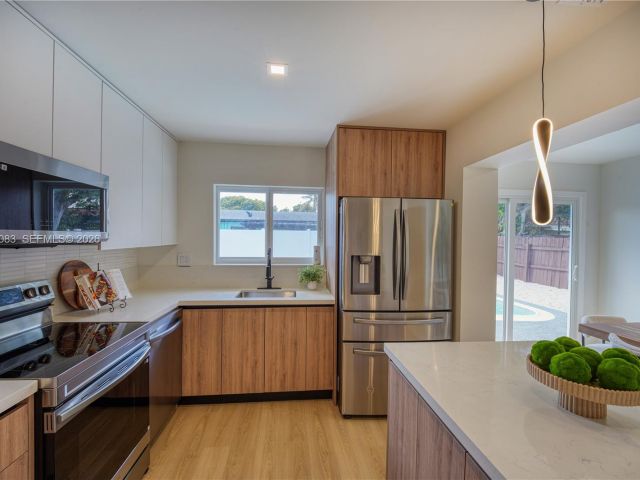 Home for sale at 1524 NE 31st Ct - photo 7507090