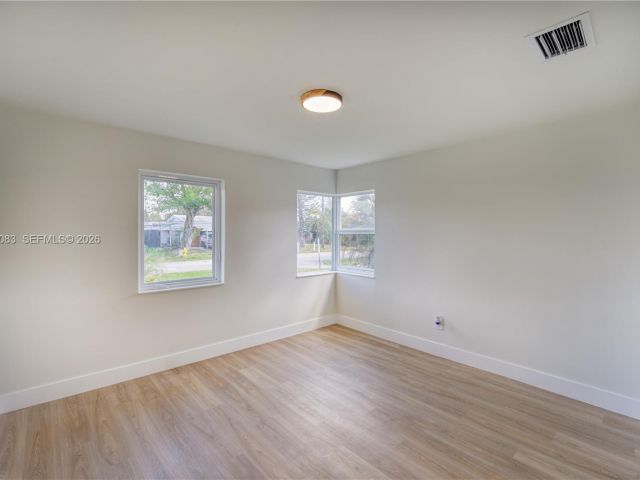 Home for sale at 1524 NE 31st Ct - photo 7507097