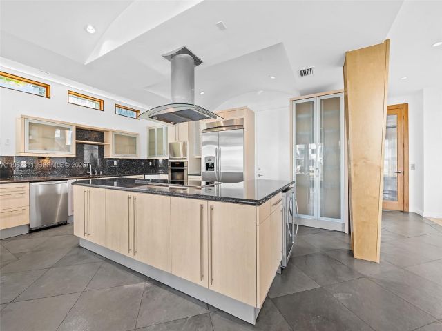 Home for rent at 450 Victoria Ter - photo 7482514