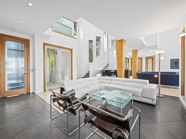 Home for rent at 450 Victoria Ter - photo 7482516