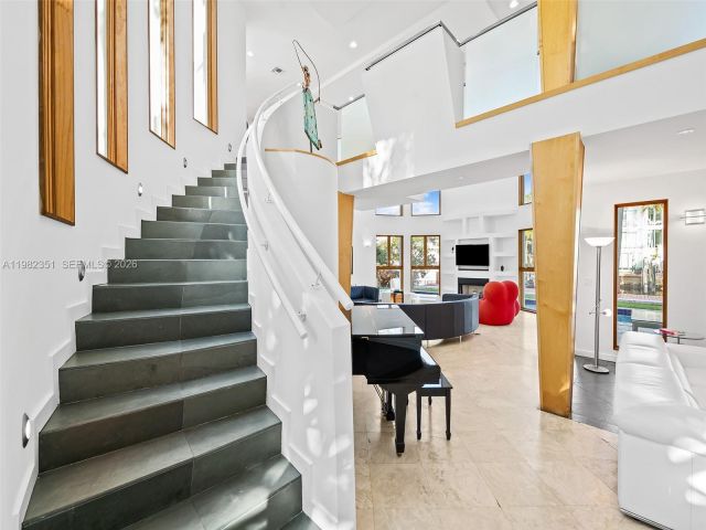 Home for rent at 450 Victoria Ter - photo 7482517