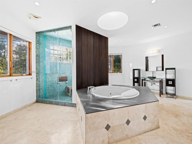 Home for rent at 450 Victoria Ter - photo 7482524