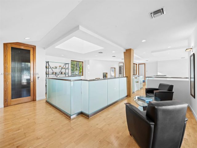 Home for rent at 450 Victoria Ter - photo 7482527