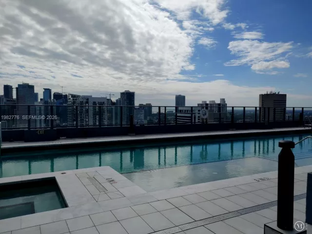 1-bedroom condo for sale in Miami Beach - 501 NE 1ST ST 1006 - MondialRealty