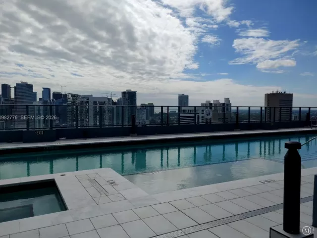 1-bedroom condo for sale in Miami Beach - 501 NE 1ST ST 1006 - MondialRealty