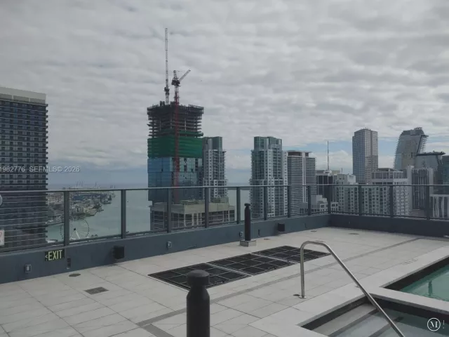 1-bedroom condo for sale in Miami Beach - 501 NE 1ST ST 1006 - MondialRealty