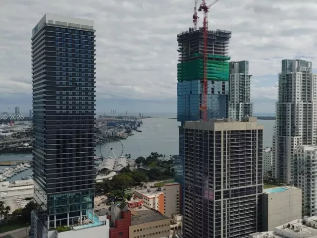 1-bedroom condo for sale in Miami Beach - 501 NE 1ST ST 1006 - MondialRealty