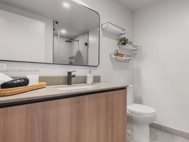 1-bedroom condo for sale in Miami Beach - 501 NE 1ST ST 1006 - MondialRealty