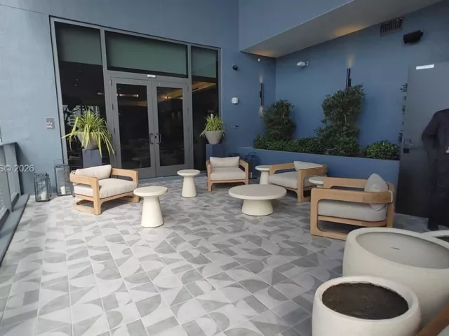 1-bedroom condo for sale in Miami Beach - 501 NE 1ST ST 1006 - MondialRealty