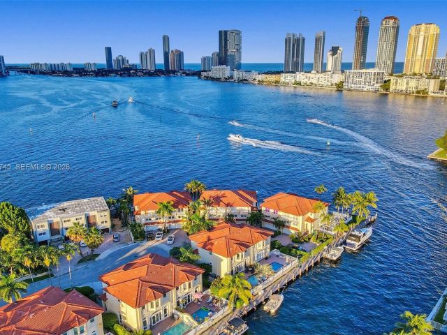 Home for rent at 3942 NE 171st St 4A - photo 7480762