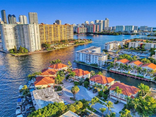 Home for rent at 3942 NE 171st St 4A - photo 7480763