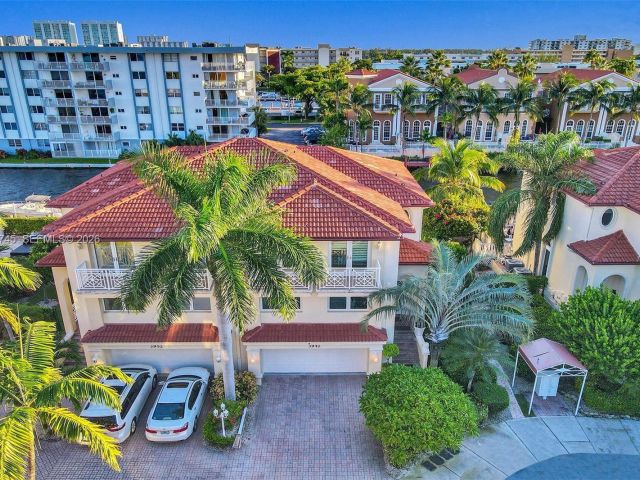 Home for rent at 3942 NE 171st St 4A - photo 7480764