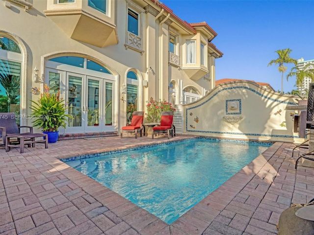 Home for rent at 3942 NE 171st St 4A - photo 7480765