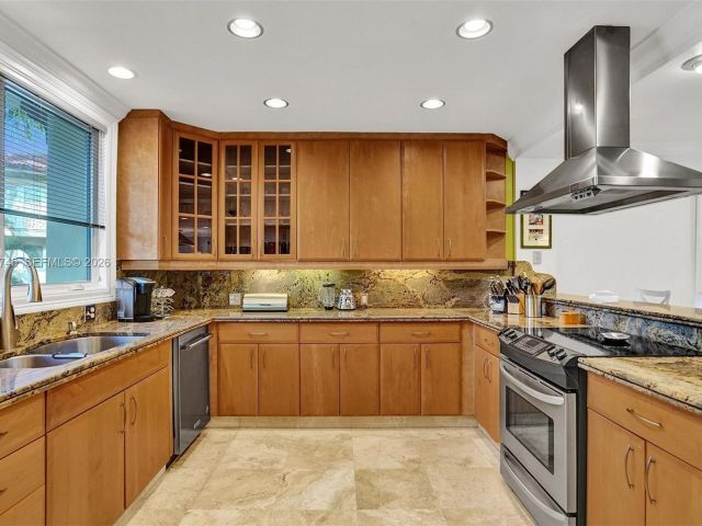 Home for rent at 3942 NE 171st St 4A - photo 7480775