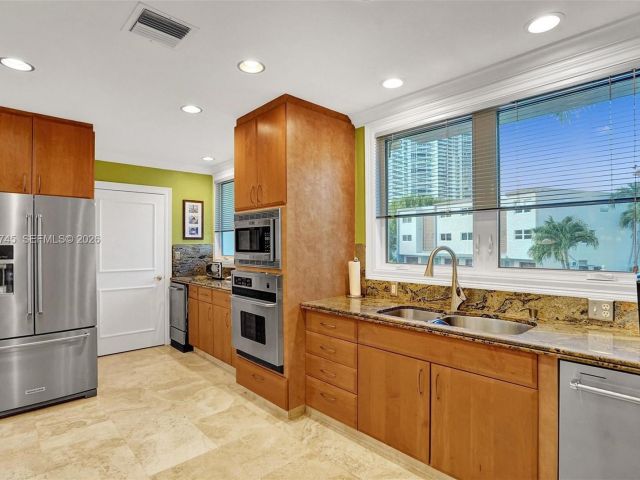 Home for rent at 3942 NE 171st St 4A - photo 7480778