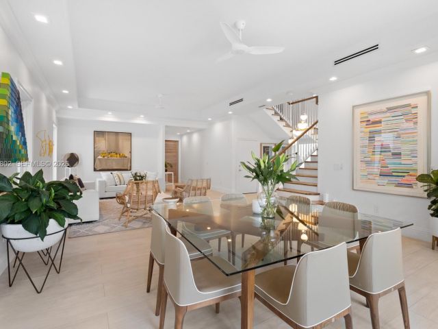 5-bedroom home for rent in Key Biscayne - 5 Coconut Lane - MondialRealty