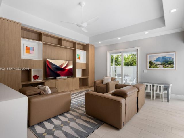 5-bedroom home for rent in Key Biscayne - 5 Coconut Lane - MondialRealty