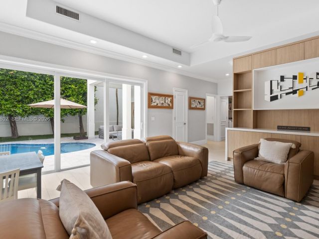 5-bedroom home for rent in Key Biscayne - 5 Coconut Lane - MondialRealty