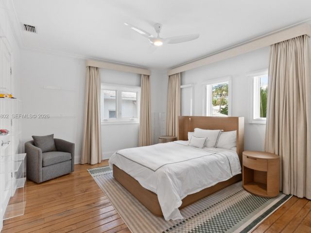 5-bedroom home for rent in Key Biscayne - 5 Coconut Lane - MondialRealty