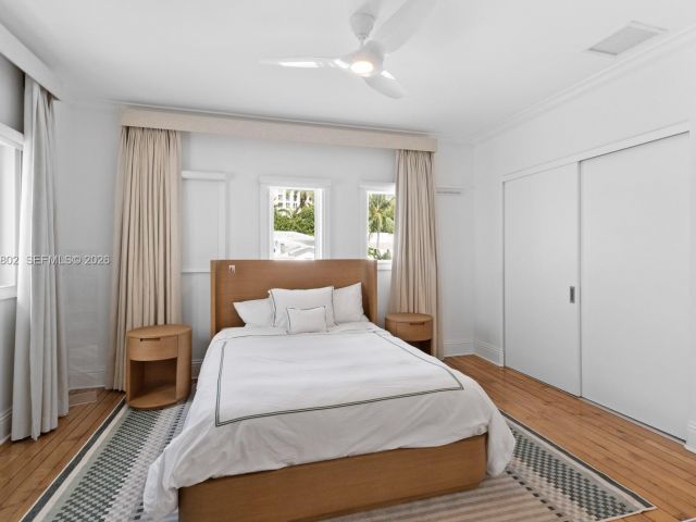 5-bedroom home for rent in Key Biscayne - 5 Coconut Lane - MondialRealty