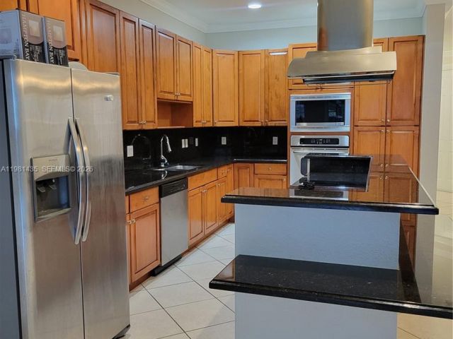 Home for rent at 413 SW 5th St - photo 7482351