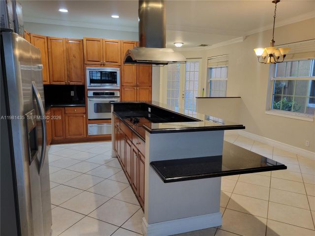 Home for rent at 413 SW 5th St - photo 7482352