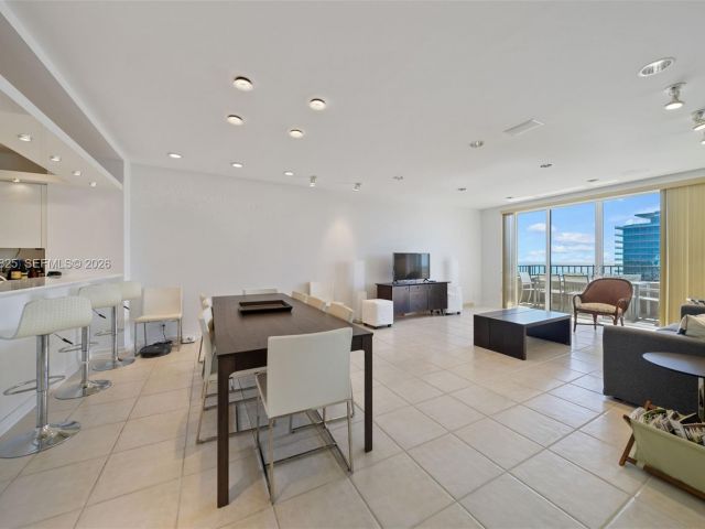 Apartment for rent  Unit #927 - photo 7491819