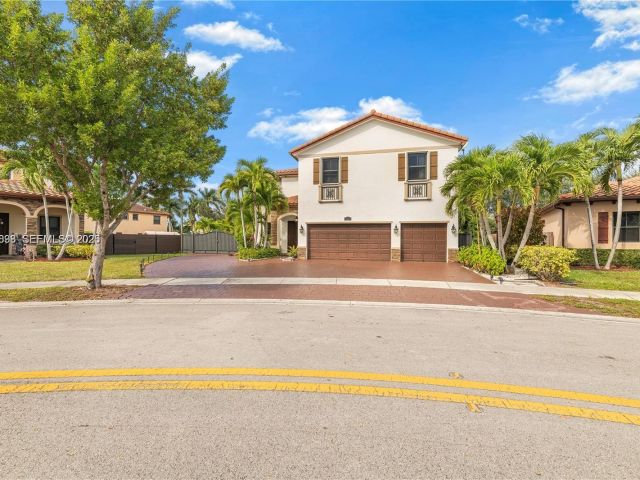 Home for rent at 3461 SE 1st St - photo 7458768