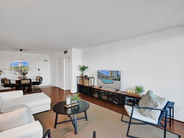 Apartment for rent  Unit #5R - photo 7501615