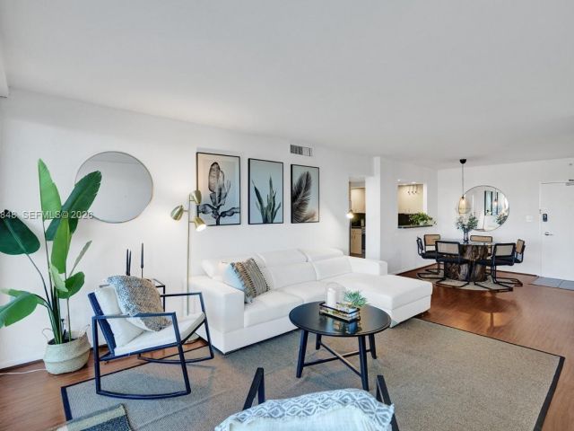 Apartment for rent  Unit #5R - photo 7501616