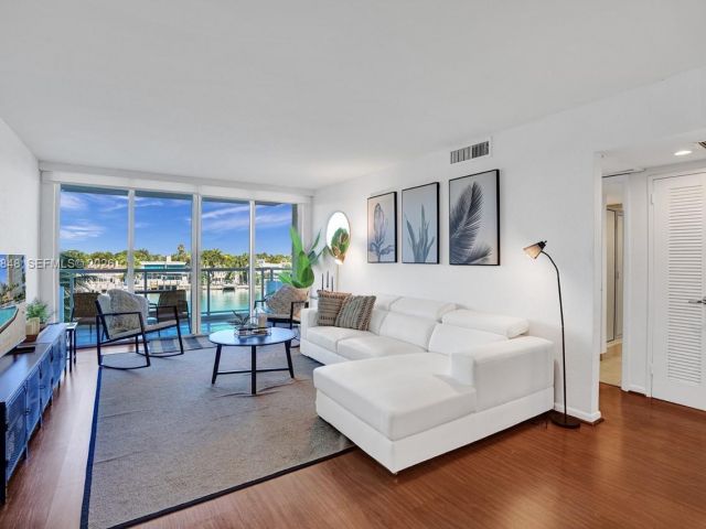 Apartment for rent  Unit #5R - photo 7501619