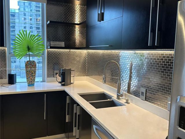 Apartment for sale  Unit #910 - photo 7477875