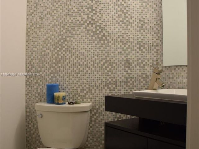 Apartment for sale  Unit #910 - photo 7477885