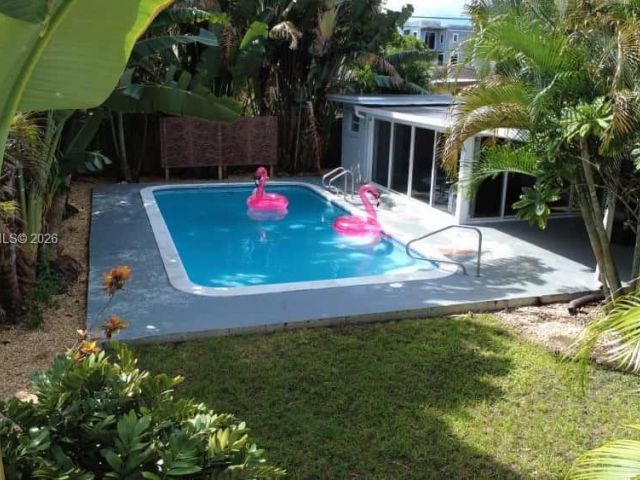 Home for sale at 1419 N 16th Ct - photo 7515508