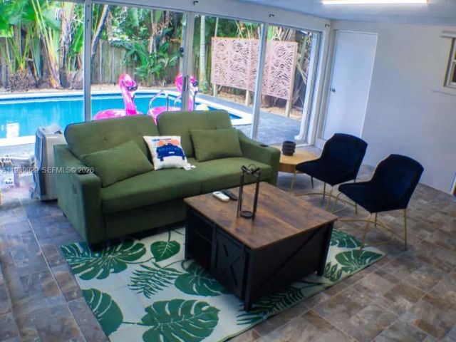 Home for sale at 1419 N 16th Ct - photo 7515511