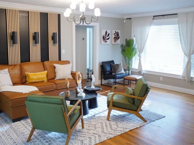 Home for sale at 1419 N 16th Ct - photo 7515515