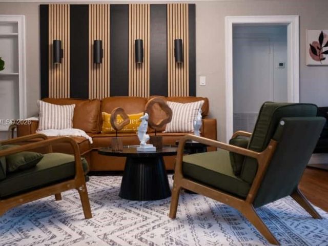 Home for sale at 1419 N 16th Ct - photo 7515516