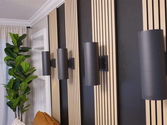 Home for sale at 1419 N 16th Ct - photo 7515517