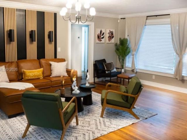 Home for sale at 1419 N 16th Ct - photo 7515518