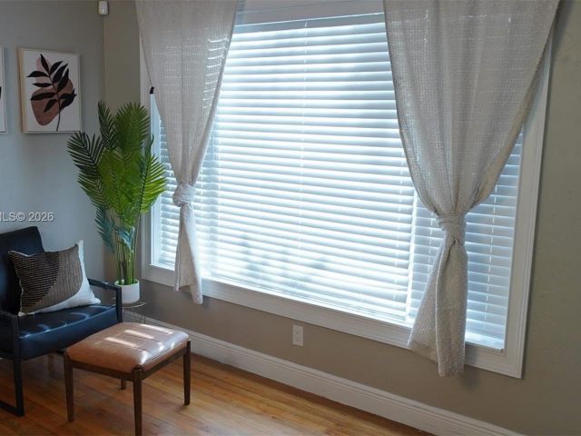 Home for sale at 1419 N 16th Ct - photo 7515521