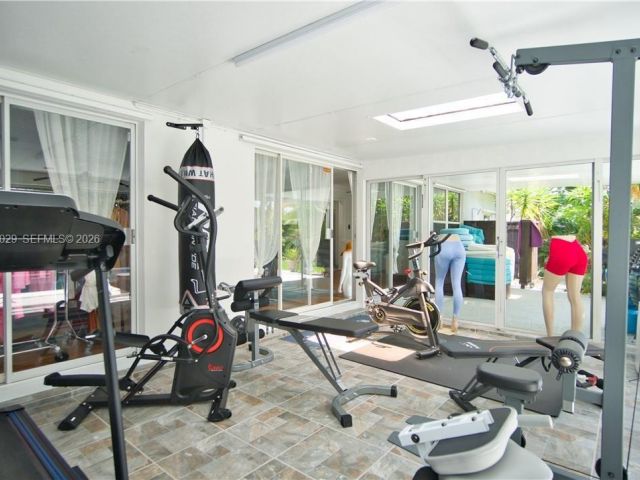 Home for sale at 1419 N 16th Ct - photo 7515523