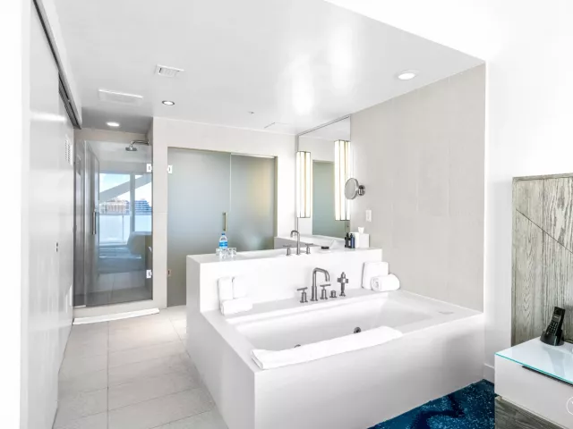 2-bedroom condo for sale in Fort Lauderdale - 3101 Bayshore Drive 2105 - MondialRealty