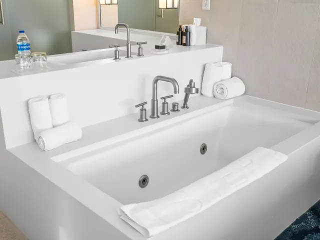 2-bedroom condo for sale in Fort Lauderdale - 3101 Bayshore Drive 2105 - MondialRealty